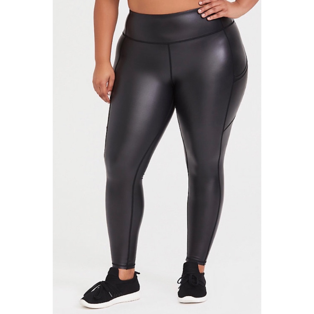 🆕 Torrid Black Coated Active Legging 4X 28 NWT